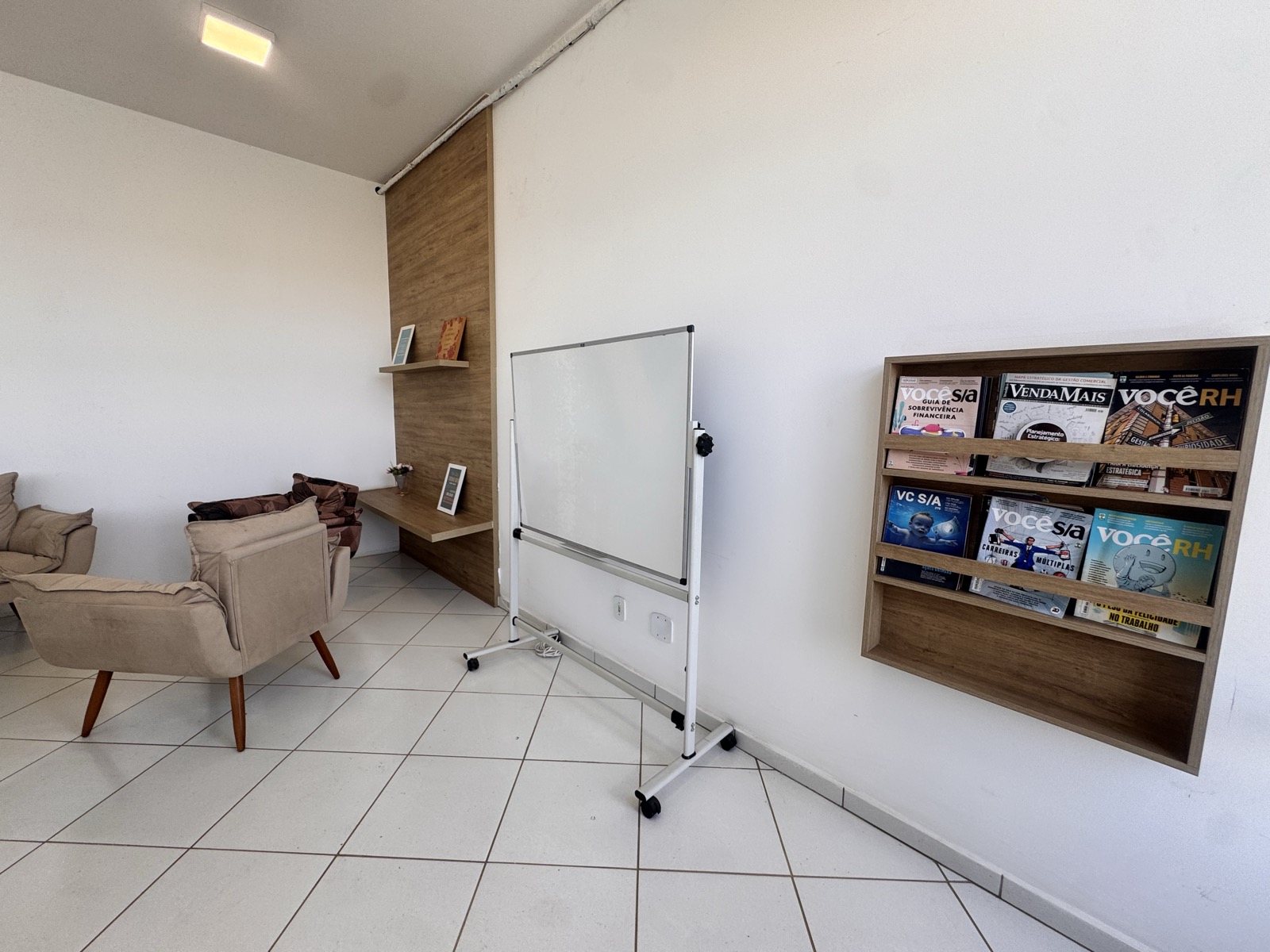 Espaço IDHAN — living para coffee break e networking em Santa Rita do Sapucaí